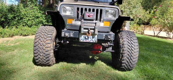 1991 Jeep Wrangler Sahara 2dr 4WD SUV — photo 2