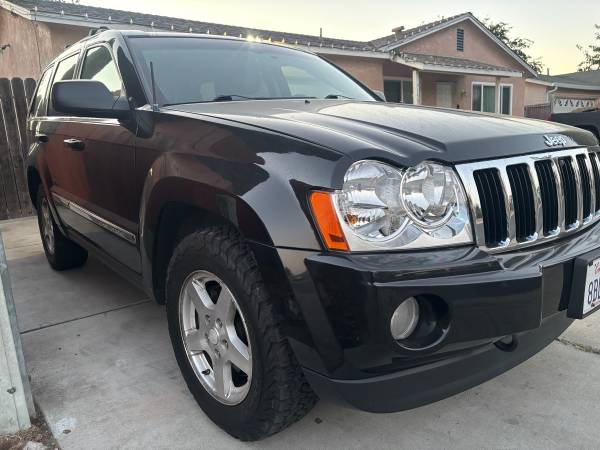 2005 Jeep Grand Cherokee Laredo 4dr 4x4 Automatic — photo 1