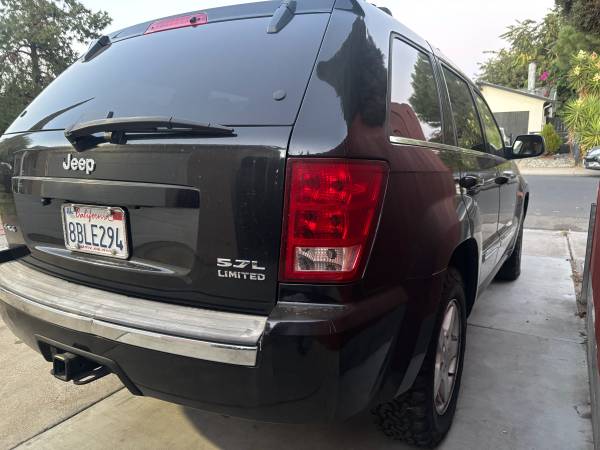 2005 Jeep Grand Cherokee Laredo 4dr 4x4 Automatic — photo 3