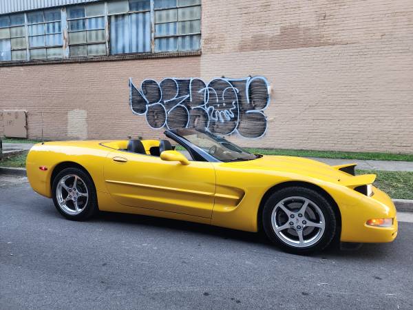 2001 Chevrolet Corvette Base 2dr Coupe Manual — photo 1