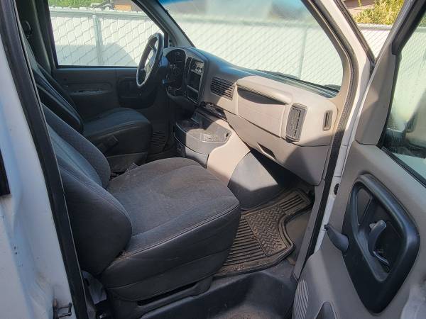 1998 GMC Savana G25 3dr 00 Cargo Van — photo 6