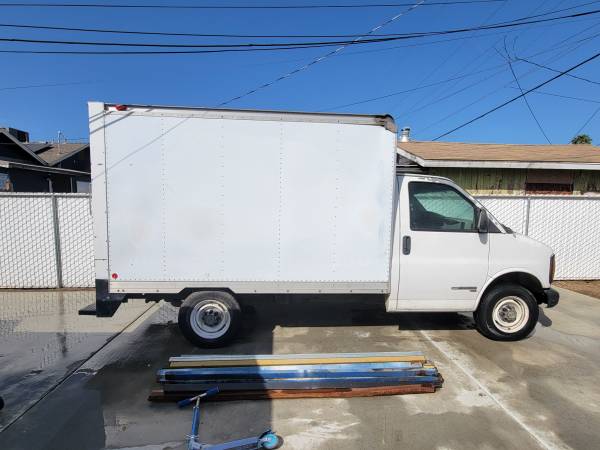 1998 GMC Savana G25 3dr 00 Cargo Van — photo 1