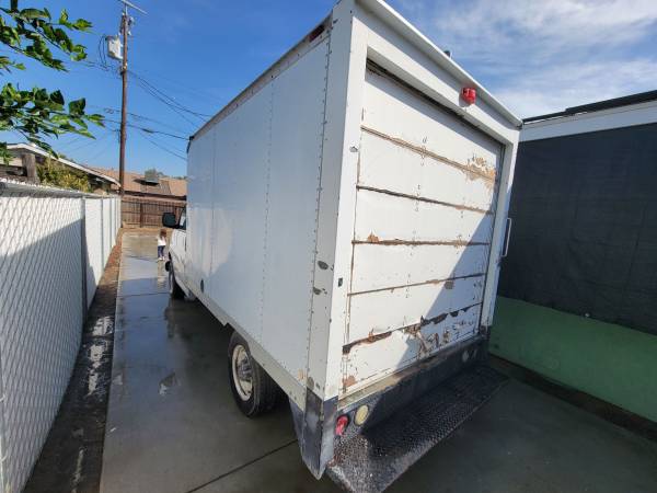 1998 GMC Savana G25 3dr 00 Cargo Van — photo 4