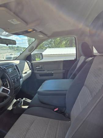 2011 Dodge RAM 1500 ST 4x4 Quad Cab 140 in. WB Automatic — photo 5