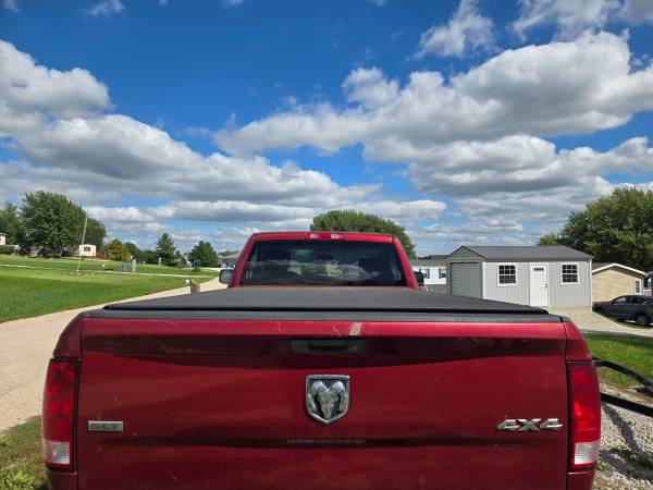 2011 Dodge RAM 1500 ST 4x4 Quad Cab 140 in. WB Automatic — photo 3