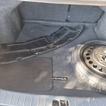 2014 Nissan Versa 1.6 SV — photo 11