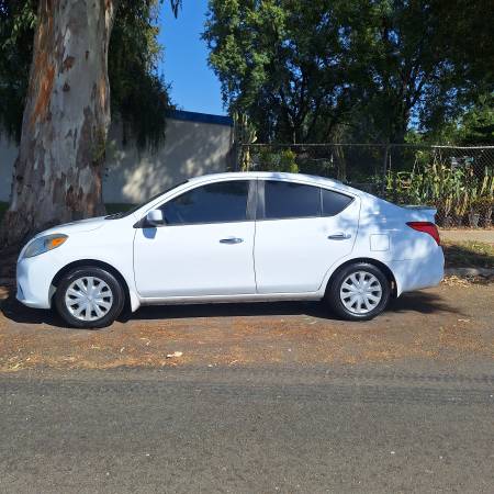 2014 Nissan Versa 1.6 SV — photo 5