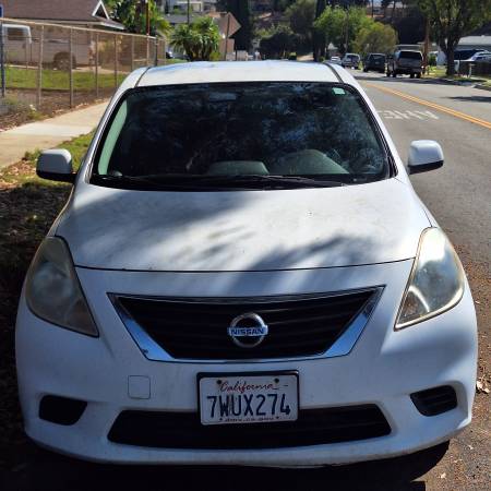 2014 Nissan Versa 1.6 SV — photo 1