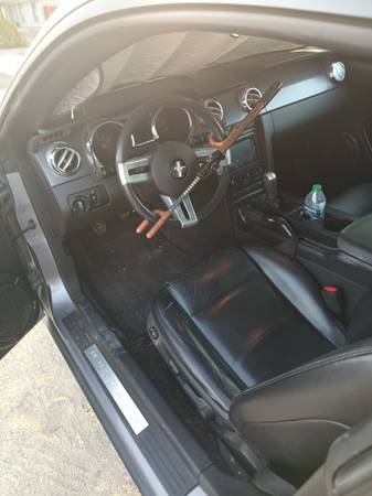 2006 Ford Mustang V6 Premium 2dr Coupe Manual — photo 3