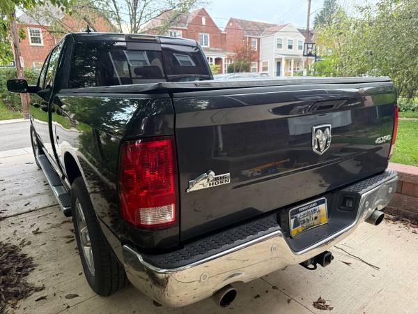 2017 RAM 1500 SLT 4x4 Crew Cab 149 in. WB Automatic — photo 5