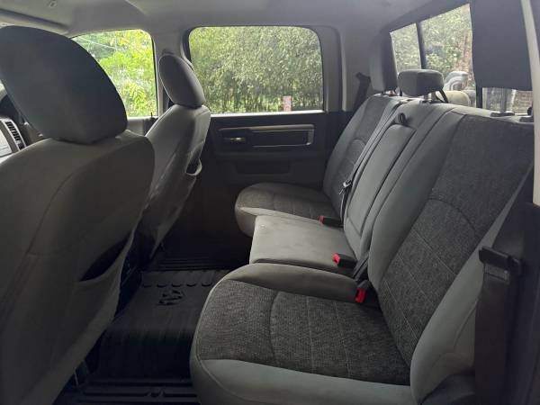 2017 RAM 1500 SLT 4x4 Crew Cab 149 in. WB Automatic — photo 4