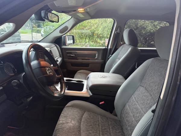 2017 RAM 1500 SLT 4x4 Crew Cab 149 in. WB Automatic — photo 3