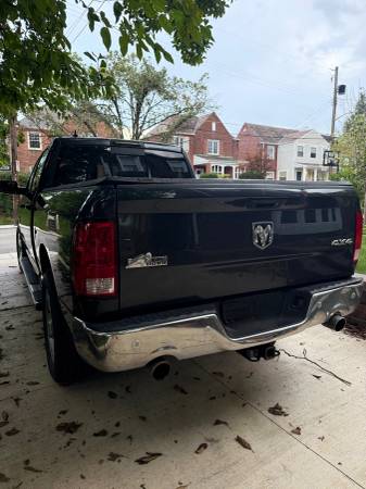 2017 RAM 1500 SLT 4x4 Crew Cab 149 in. WB Automatic — photo 2