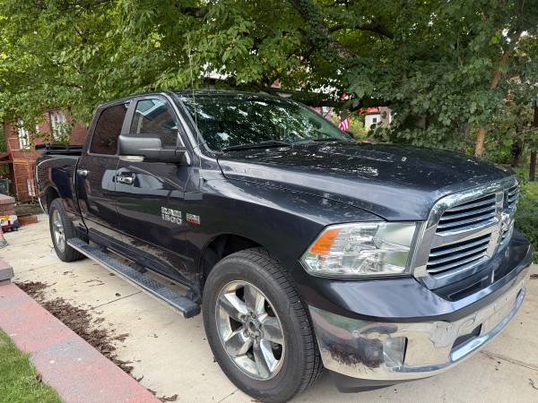 2017 RAM 1500 SLT 4x4 Crew Cab 149 in. WB Automatic — photo 1