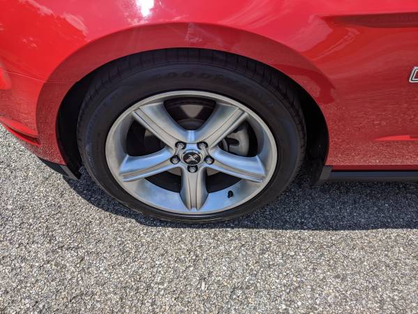 2010 Ford Mustang GT 2dr Coupe Manual — photo 3