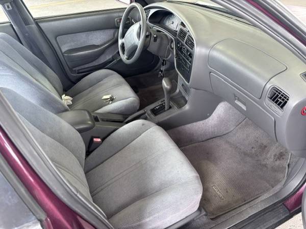 1996 Toyota Camry LE 4dr Sedan — photo 5