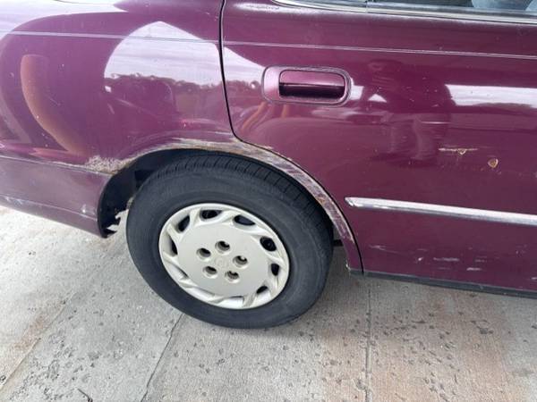 1996 Toyota Camry LE 4dr Sedan — photo 6
