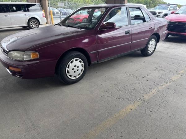 1996 Toyota Camry LE 4dr Sedan — photo 2