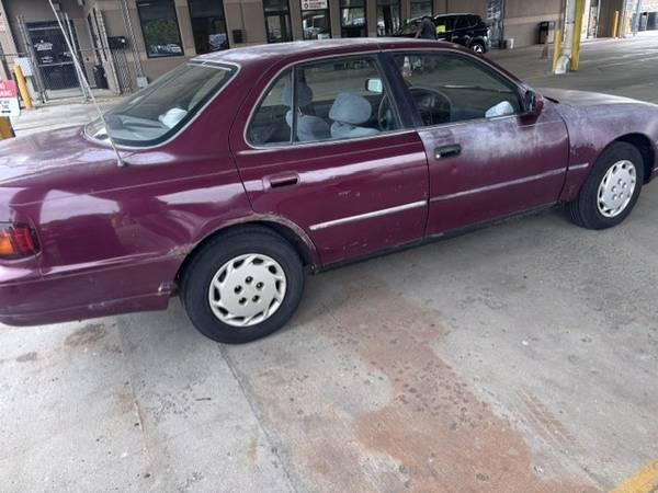 1996 Toyota Camry LE 4dr Sedan — photo 3