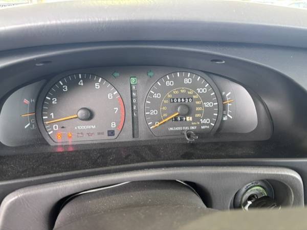 1996 Toyota Camry LE 4dr Sedan — photo 8