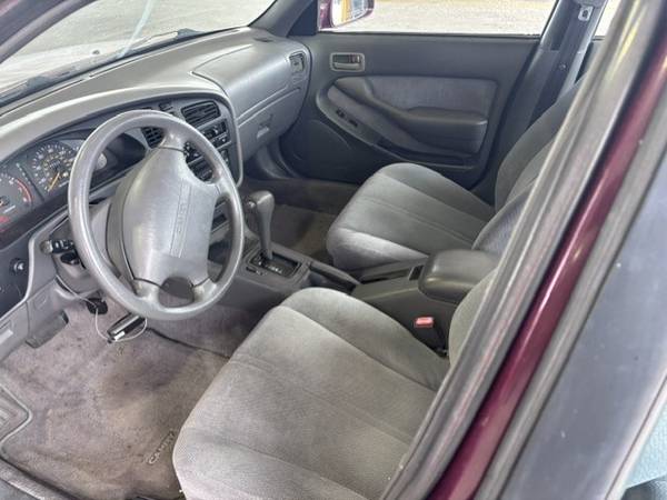 1996 Toyota Camry LE 4dr Sedan — photo 9