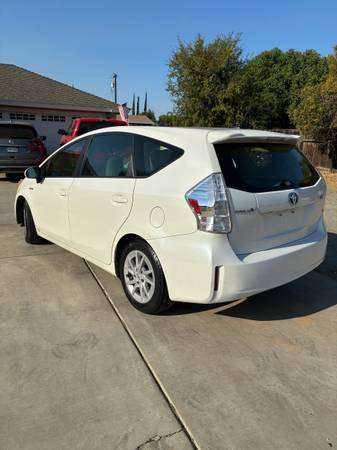 2012 Toyota Prius Two 5dr Hatchback CVT — photo 2