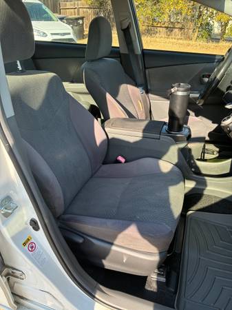2012 Toyota Prius Two 5dr Hatchback CVT — photo 9