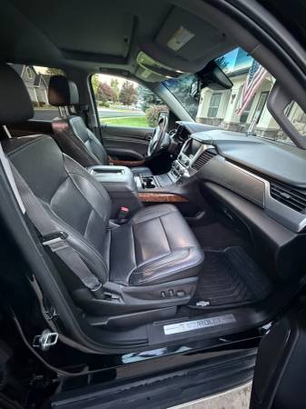2017 Chevrolet Suburban Premier — photo 5
