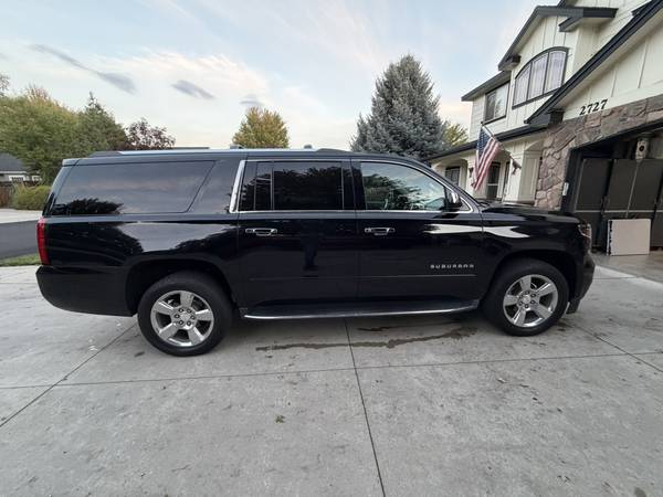 2017 Chevrolet Suburban Premier — photo 4
