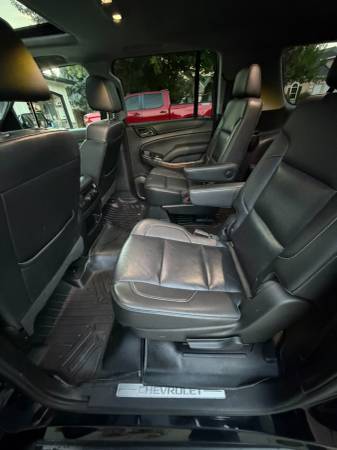 2017 Chevrolet Suburban Premier — photo 11