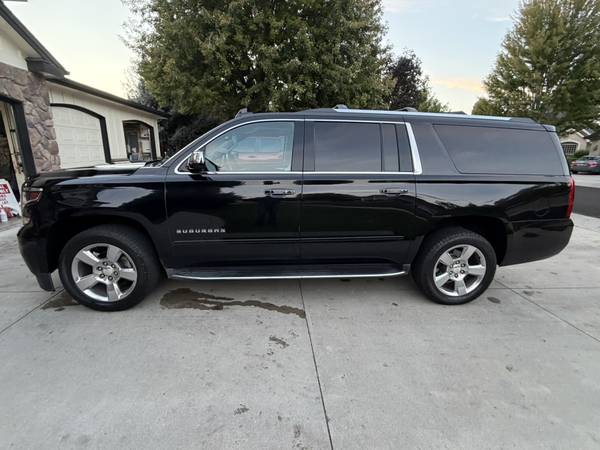 2017 Chevrolet Suburban Premier — photo 2