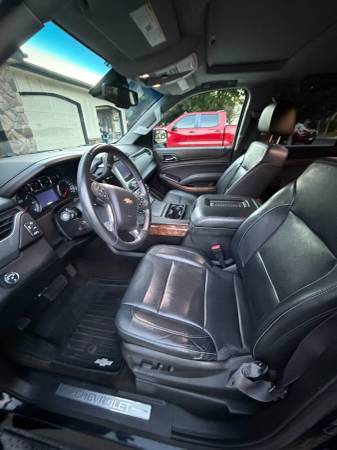 2017 Chevrolet Suburban Premier — photo 6