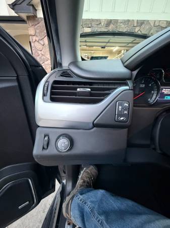2017 Chevrolet Suburban Premier — photo 7