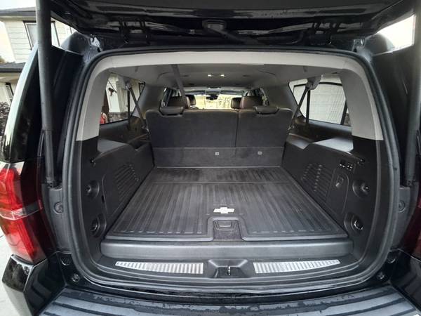 2017 Chevrolet Suburban Premier — photo 12