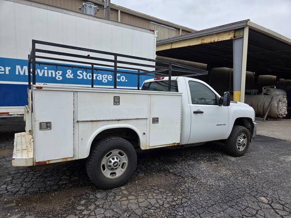 2011 Chevrolet Express 2500 LT Rear-wheel Drive Passenger Van Automatic — photo 5