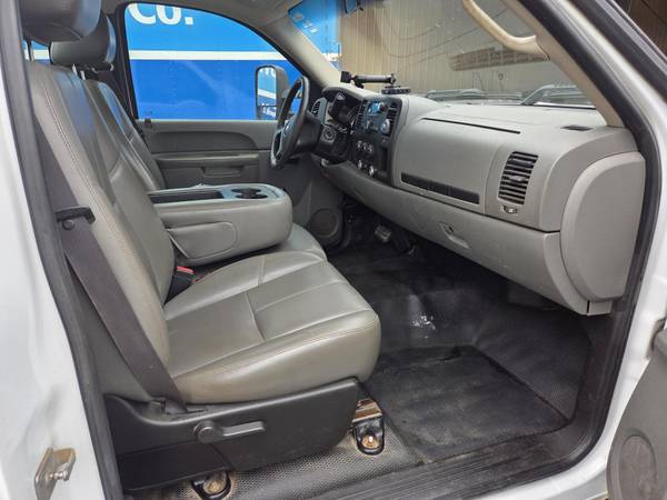 2011 Chevrolet Express 2500 LT Rear-wheel Drive Passenger Van Automatic — photo 6