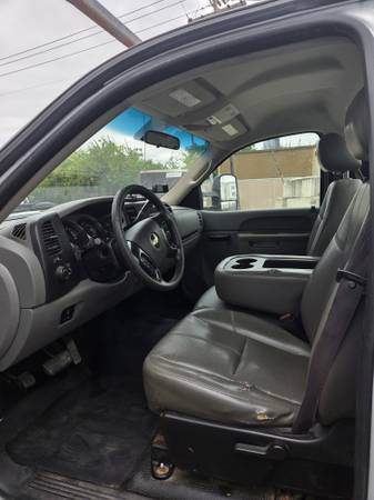2011 Chevrolet Express 2500 LT Rear-wheel Drive Passenger Van Automatic — photo 1