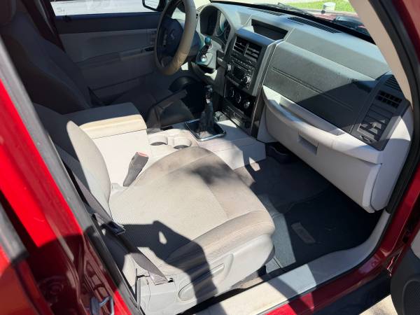2008 Jeep Liberty Sport 4dr 4x4 Manual — photo 6