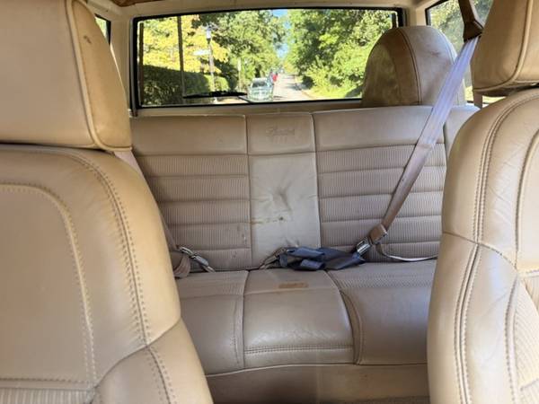 1990 Jeep Wagoneer Base 4dr Limited 4WD SUV — photo 9