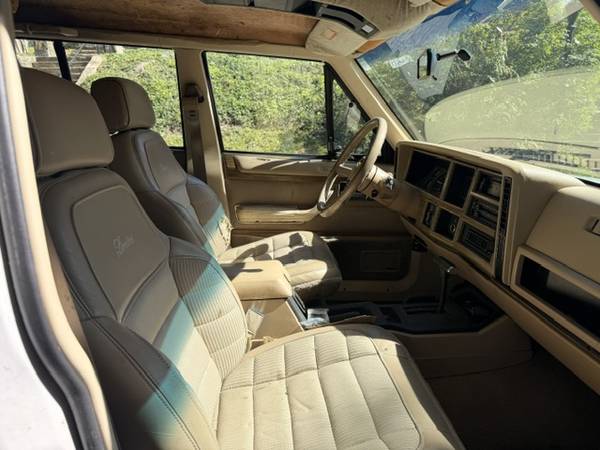 1990 Jeep Wagoneer Base 4dr Limited 4WD SUV — photo 8