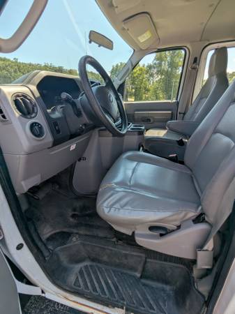 2014 Ford E-350 Super Duty Commercial — photo 4