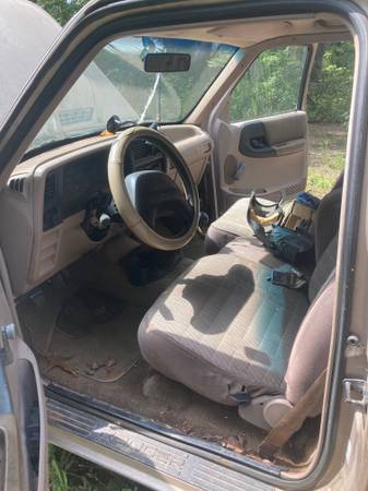 1994 Ford Ranger XL 2dr Standard Cab SB — photo 3