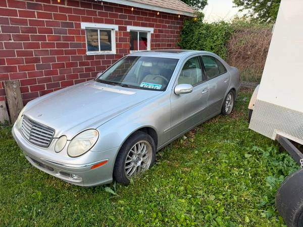2004 Mercedes-Benz E320 Sedan — photo 2