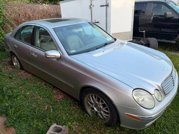2004 Mercedes-Benz E320 Sedan — photo 3