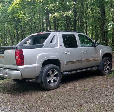 2010 Chevrolet Avalanche 1500 LS 4x4 Automatic — photo 7