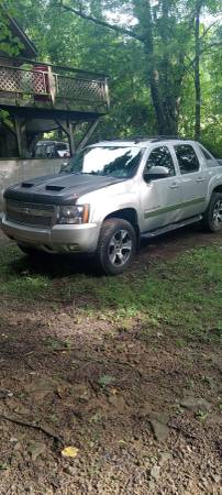 2010 Chevrolet Avalanche 1500 LS 4x4 Automatic — photo 2