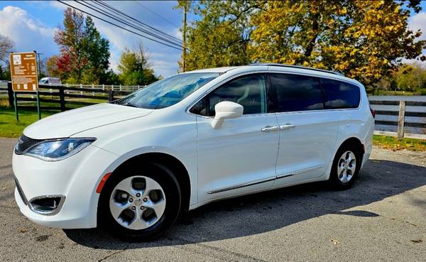 2018 Chrysler Pacifica Limited Front-wheel Drive Passenger Van Automatic — photo 9