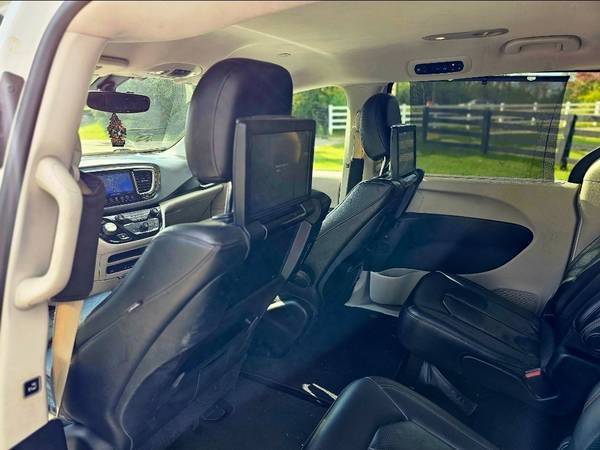 2018 Chrysler Pacifica Limited Front-wheel Drive Passenger Van Automatic — photo 11