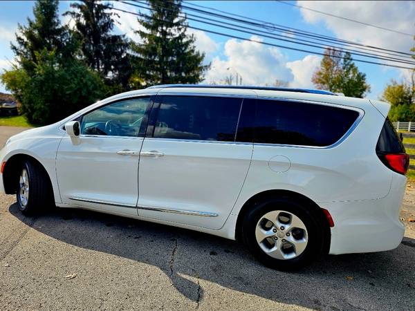 2018 Chrysler Pacifica Limited Front-wheel Drive Passenger Van Automatic — photo 8