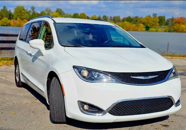 2018 Chrysler Pacifica Limited Front-wheel Drive Passenger Van Automatic — photo 3
